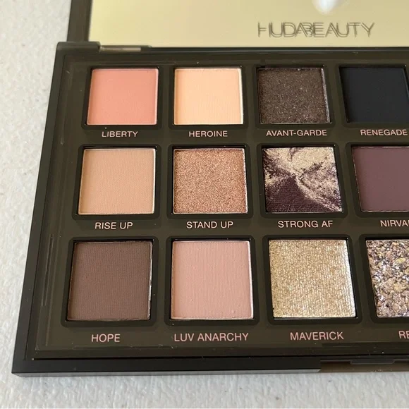 NEW Huda Beauty Pretty Grunge Eyeshadow Palette *New & Unused* - Picture 4 of 14